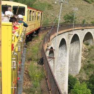 Visitez les Pyrénées Catalanes à bord du Train Jaune